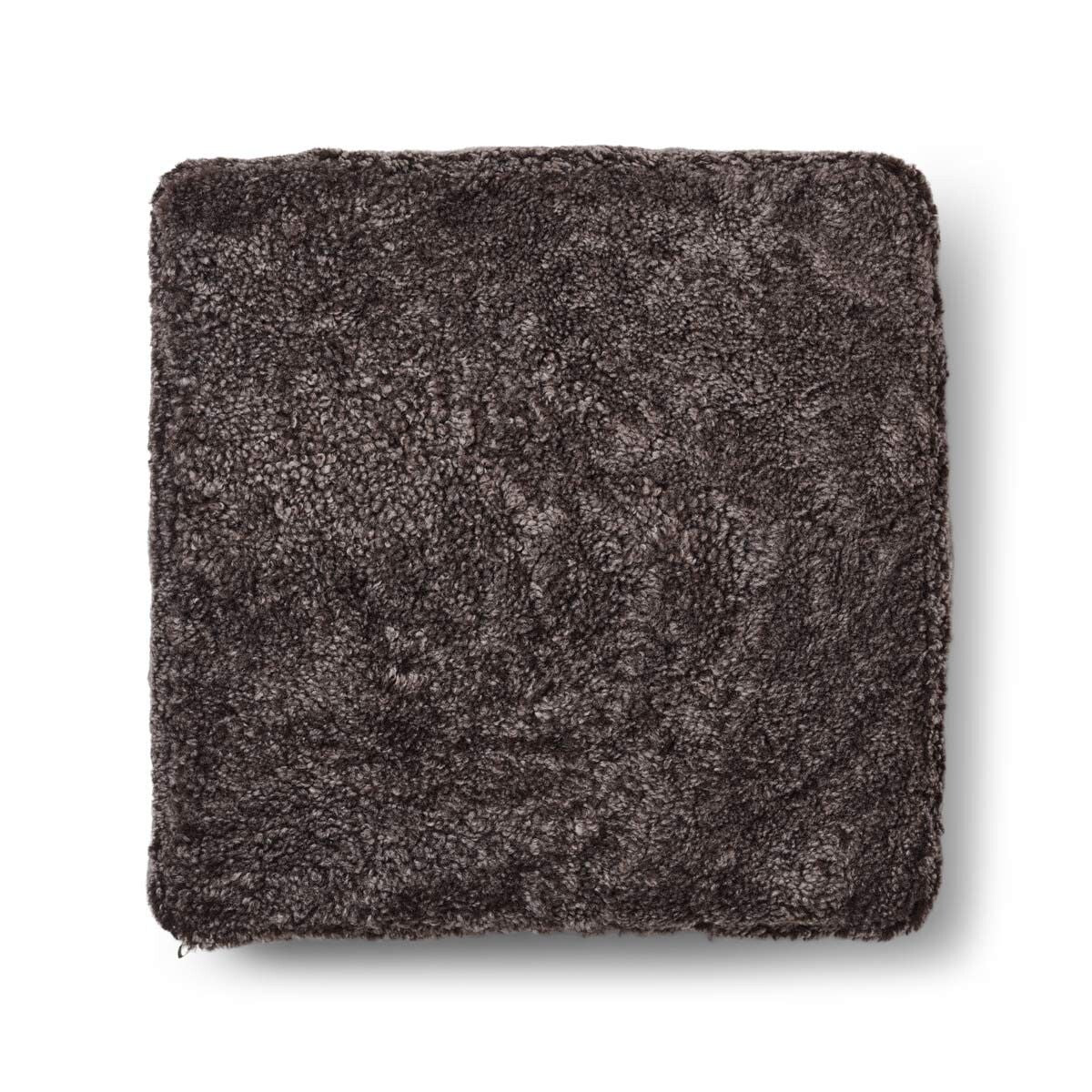 Puff | Korthåret | New Zealand | 40x40x13 cm Cappuccino