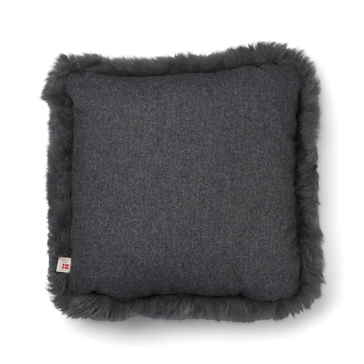 Classic Collection | Ullpute | Langhåret | 52x52 cm | 34x52 cm Mørkegrå / Stålgrå