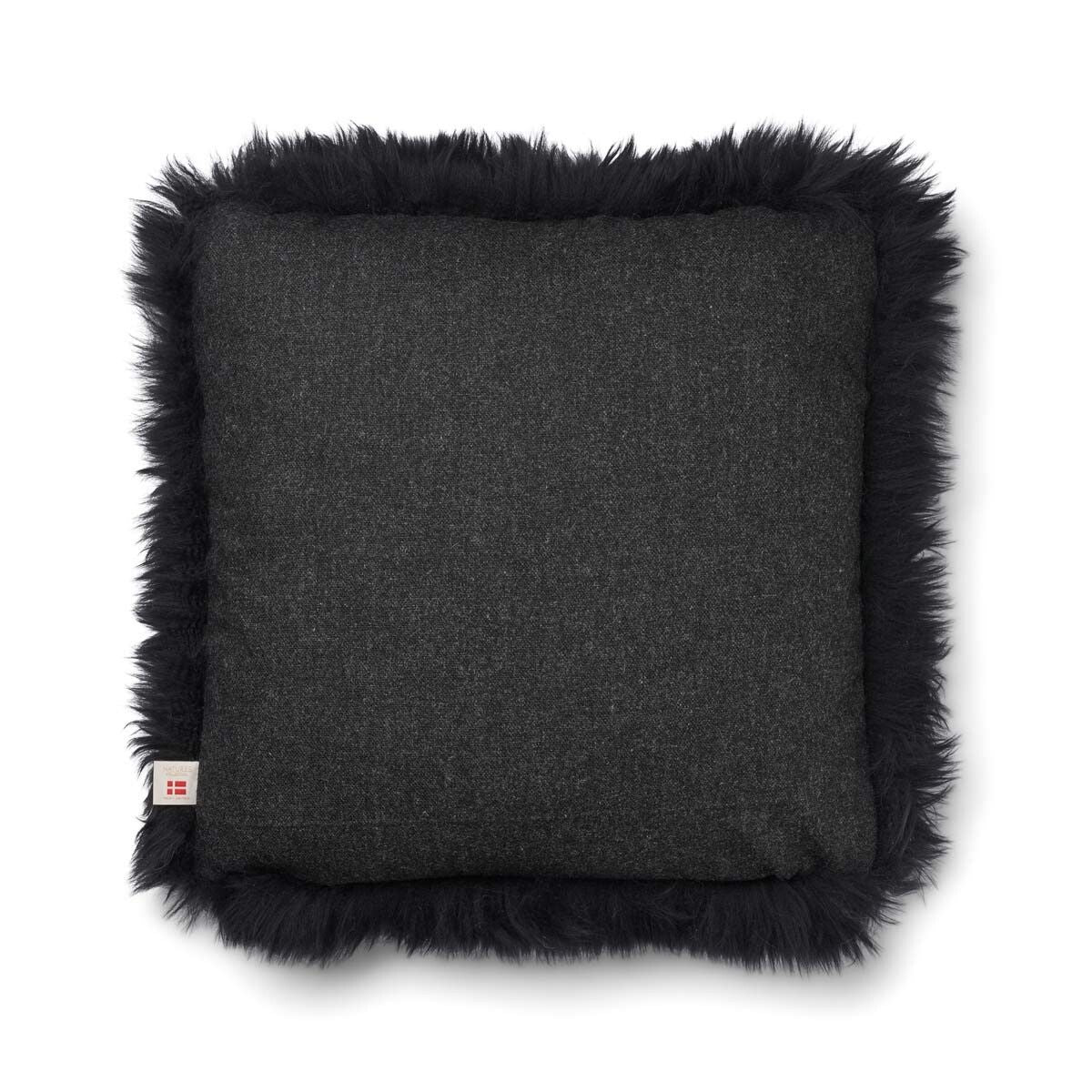 Classic Collection | Ullpute | Langhåret | 52x52 cm | 34x52 cm Koksgrå / Svart