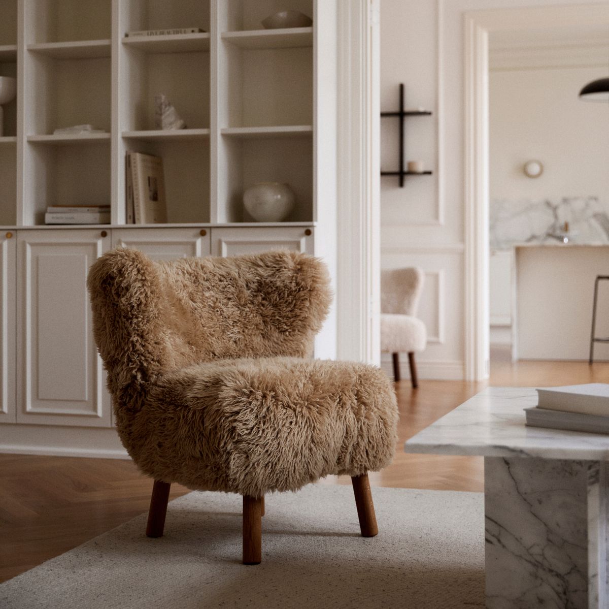 Emily Lounge Chair | Langhåret Honning