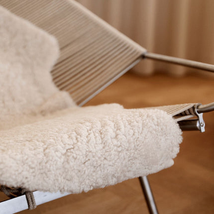 New Zealand saueskinn | Kort krøllet ull | Teppe 115 cm Svart