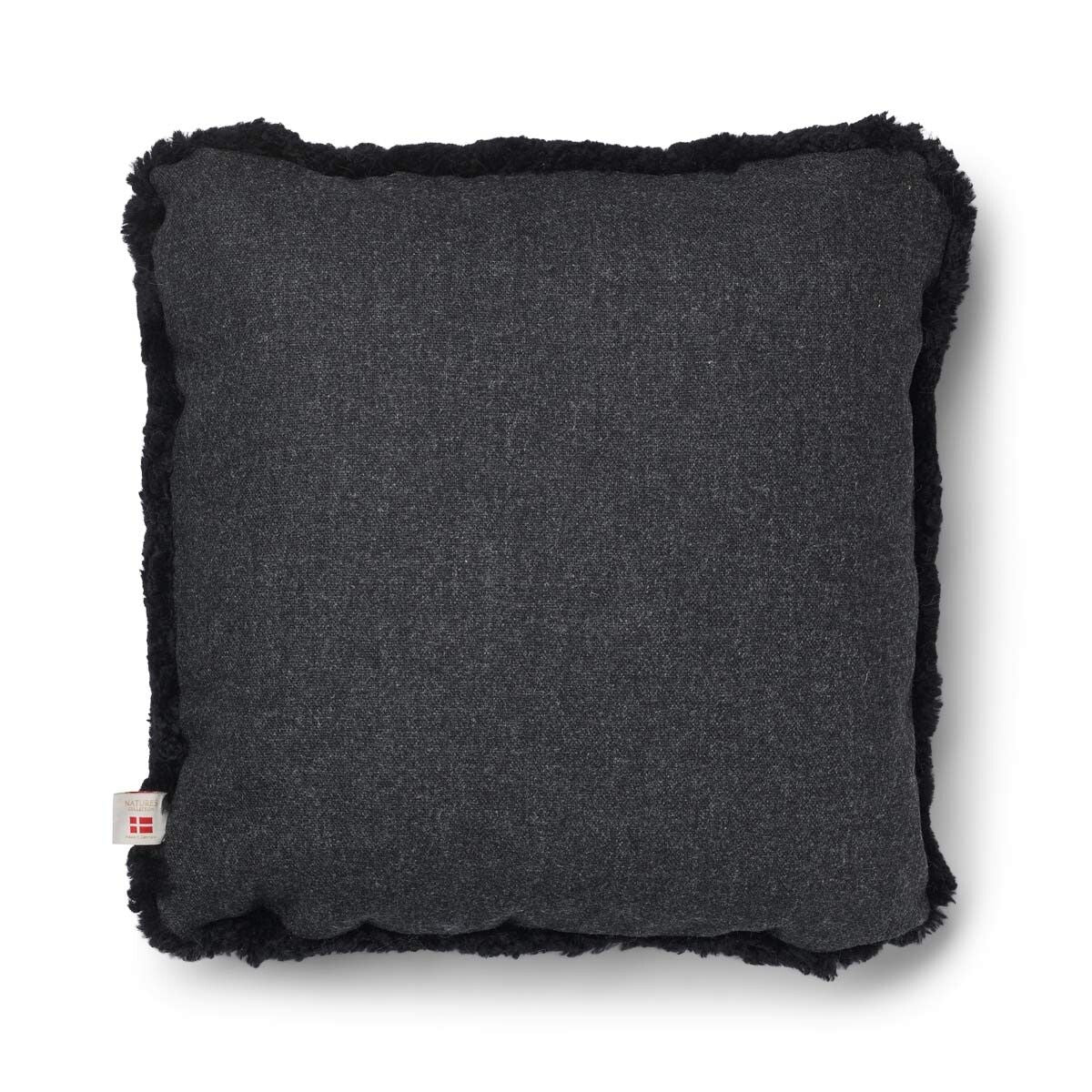 Classic Collection | Ullpute | Korthåret | 52x52 cm | 34x52 cm Koksgrå / Svart