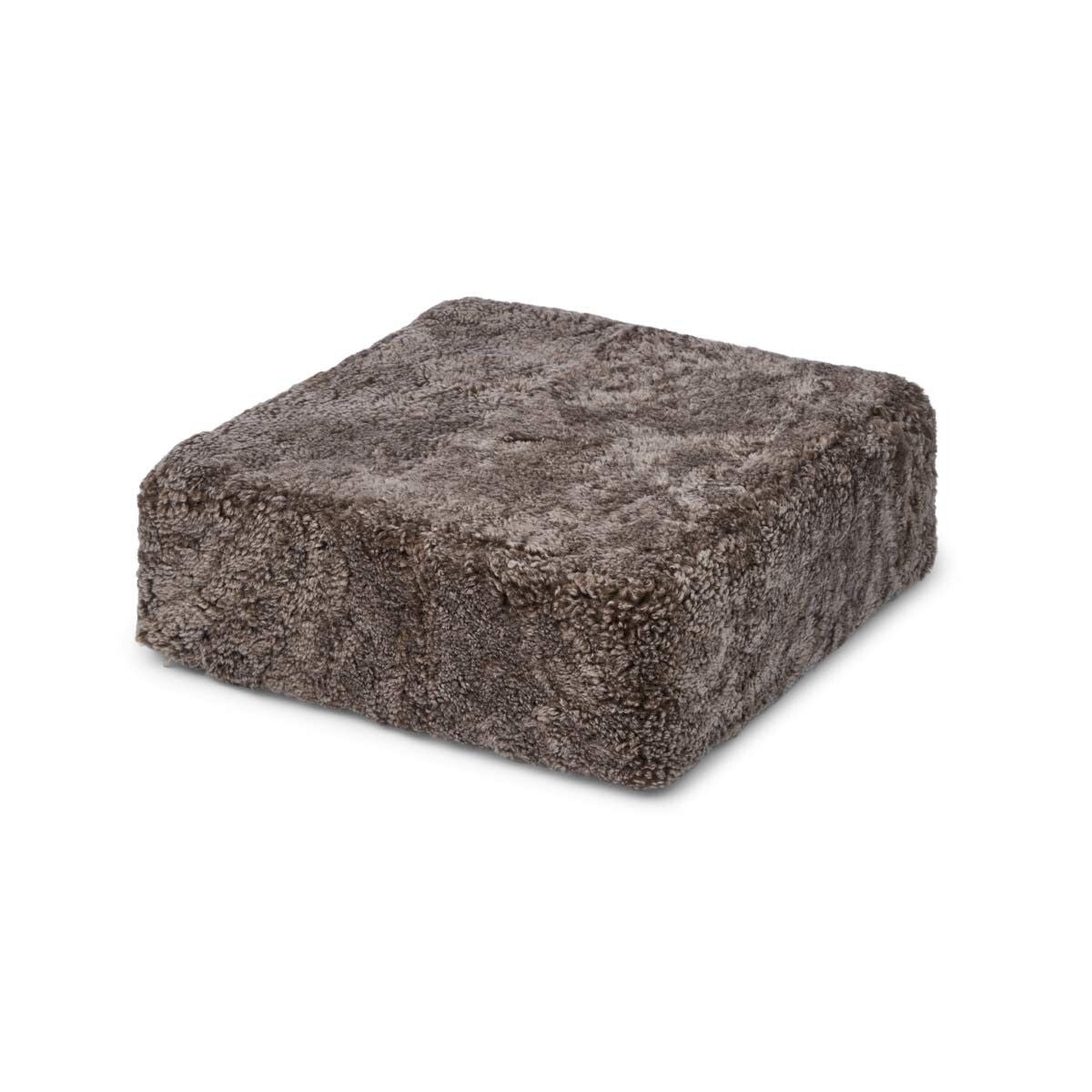 Puff | Korthåret | New Zealand | 40x40x13 cm Lysebrun