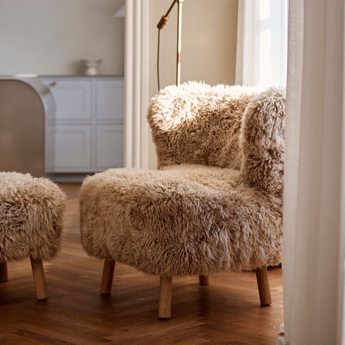Emil Lounge Chair | Langhåret Honning