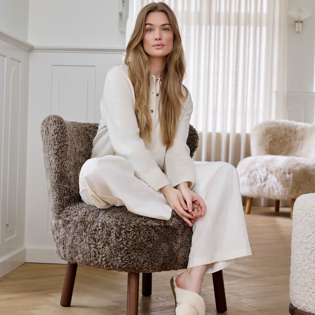 Emily Lounge Chair | Korthåret Koksgrå