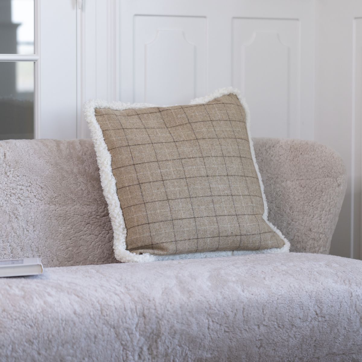 Checked Collection | Ullpute | Korthåret | 52x52 cm | 34x52 cm Kakao – Mørkebrun / Lysebrun
