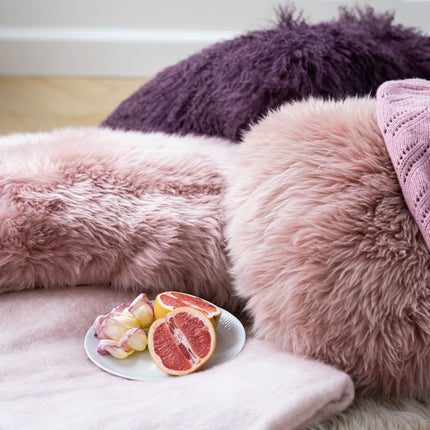 Saueskinnpute | Krøllet | Tibet | 50x50 cm Rosa