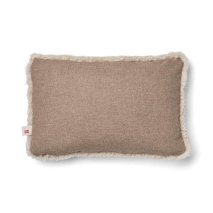 Pute i kort ullsaueskinn 34x52 cm Beige/Perle