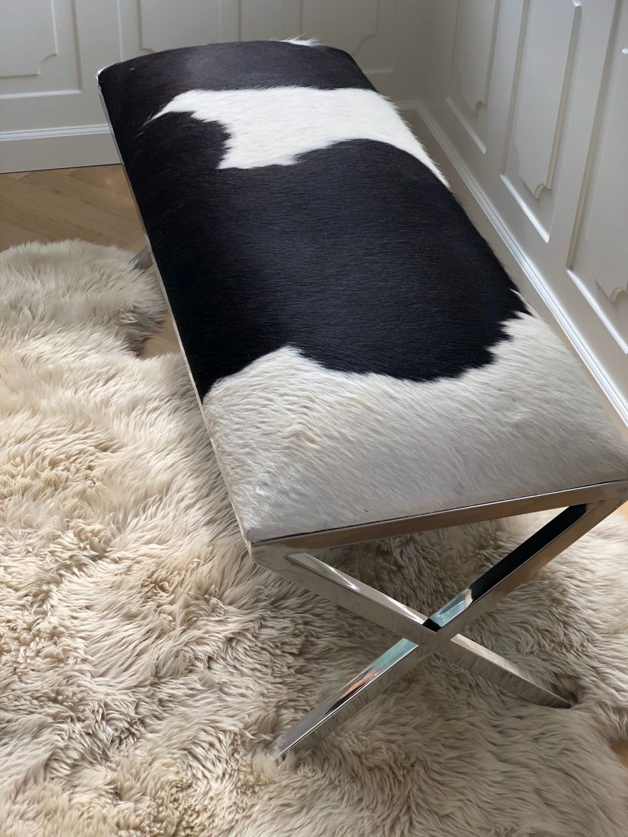 Benk | Kuskinn | 110x45x45 cm Salt / Pepper / Sort / Hvit