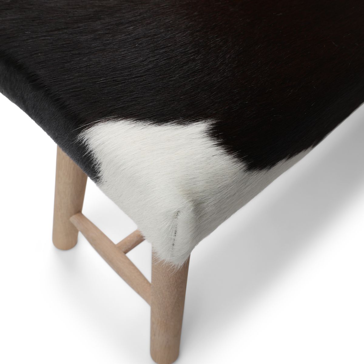 Benk | Koskinn | 140x35x45 cm Svart / Hvit
