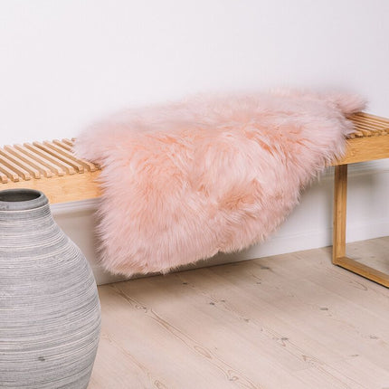 Merino saueskinn | Langhåret | New Zealand | Ca. 90x60 cm Mørk Rosa