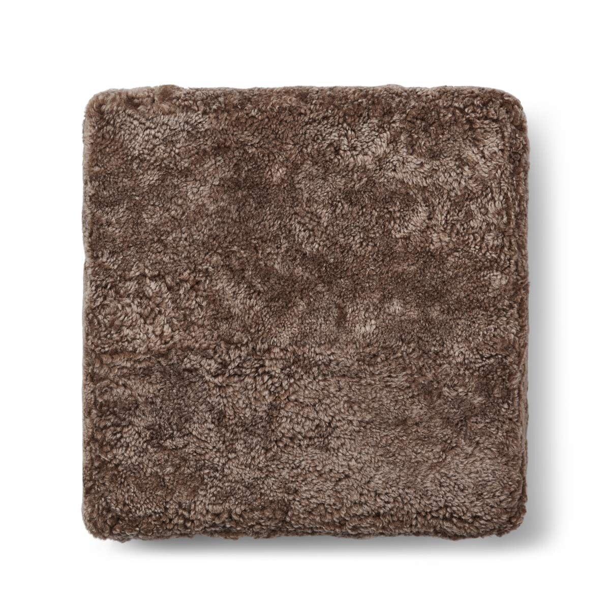 Puff | Korthåret | New Zealand | 40x40x13 cm Lysebrun