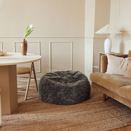 Rund saueskinnspose i kort ull | Medium | Large Koksgrå