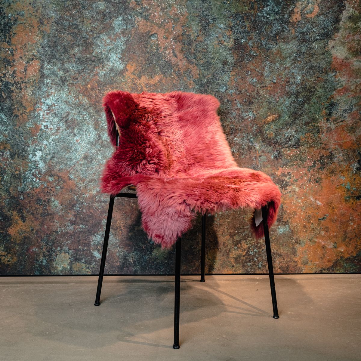 Merino saueskinn | Langhåret | New Zealand | Ca. 90x60 cm Mørk Rosa