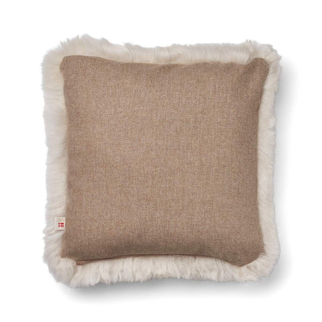 Pute i saueskinn av lang ull 52x52 cm Beige/lin