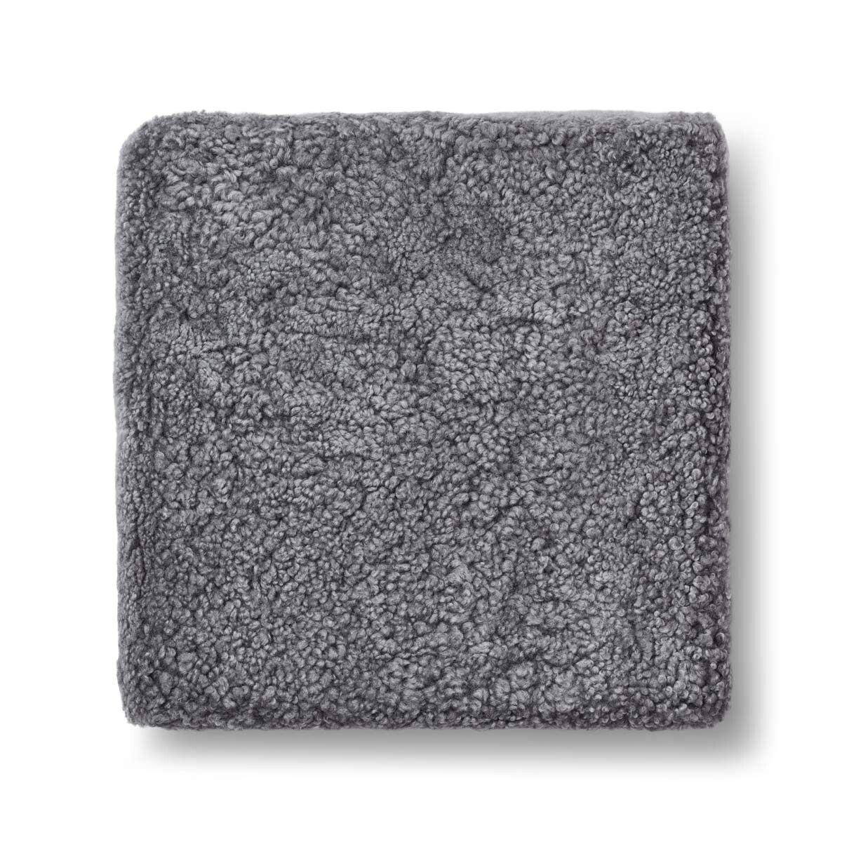 Puff | Korthåret | New Zealand | 40x40x13 cm Lys Grå
