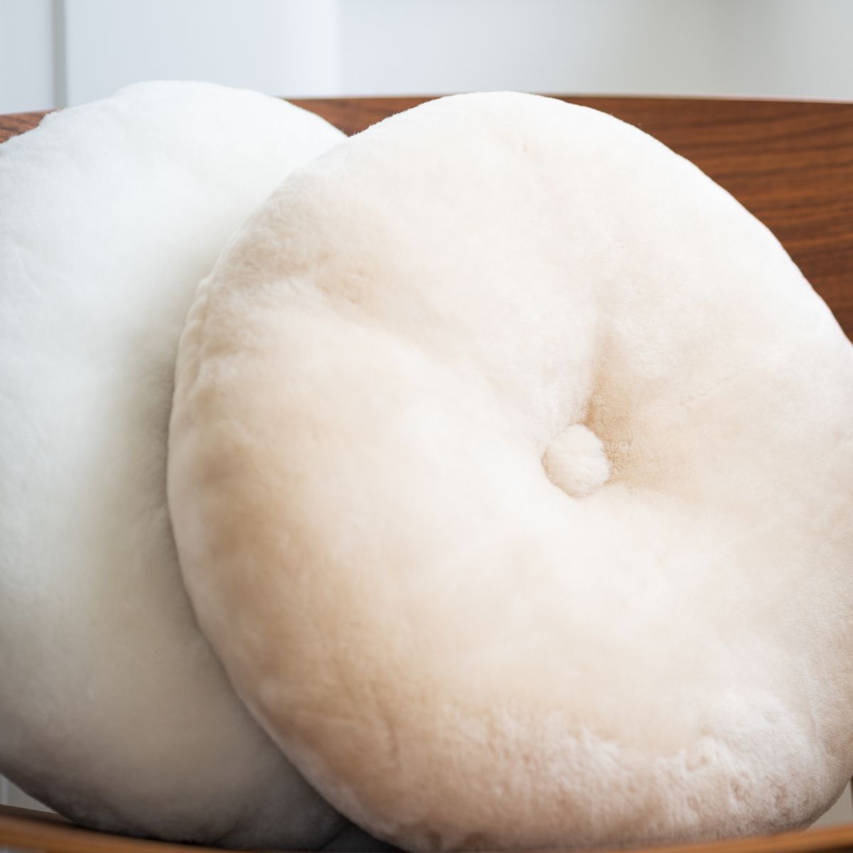 Saueskinnpute | Mokkasin | Dobbeltsidig | Ø45 cm Kastanje