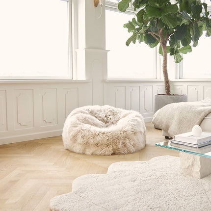 Rund saueskinnspose i lang ull | Medium | Stor Svart