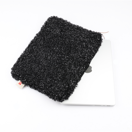 Computer Sleeve ⎮ Saueskinn ⎮ 36 cm x 28 cm Antrasitt