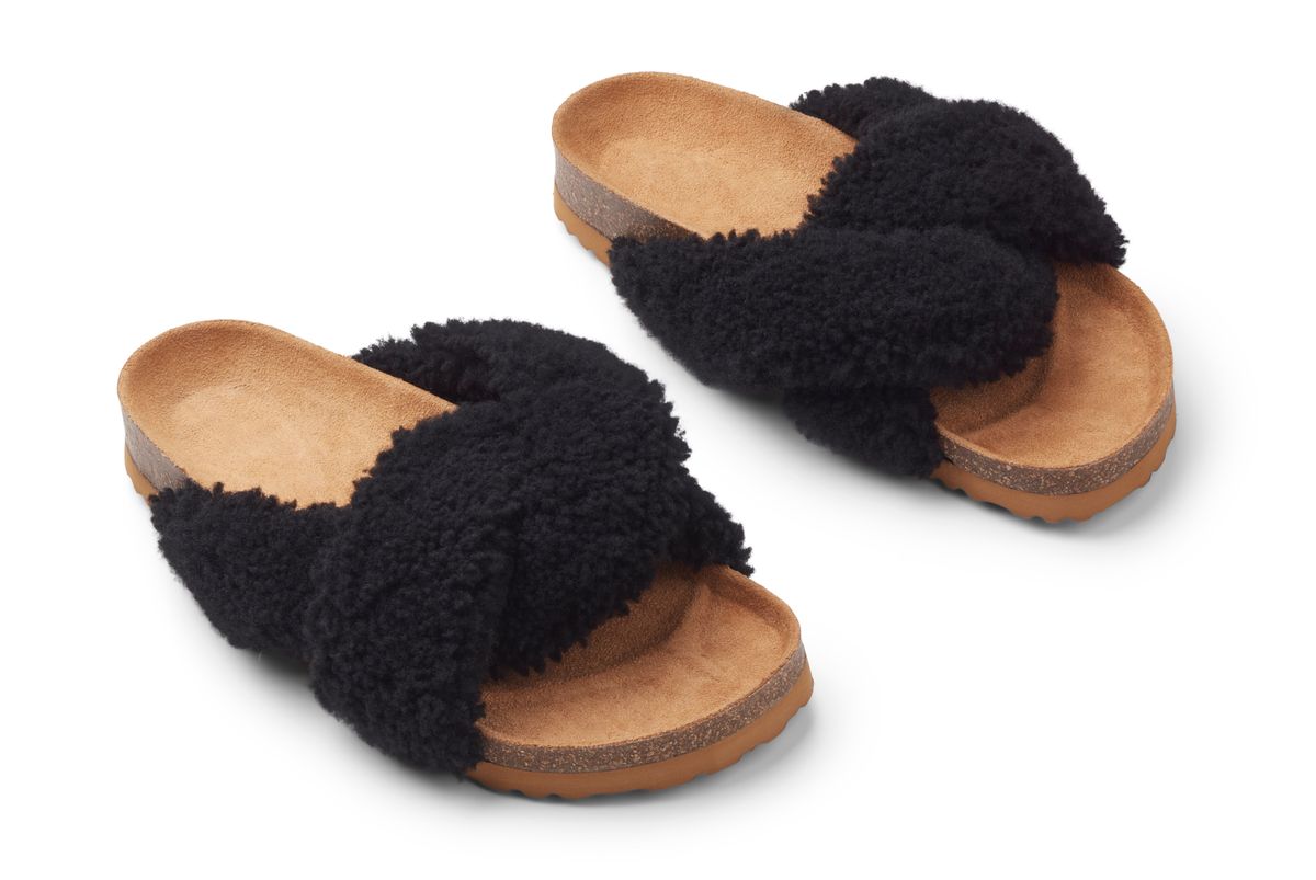 Lilly Cross slipper