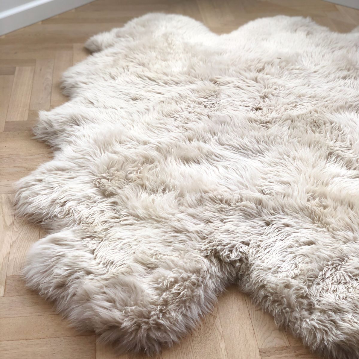 Saueskinnteppe | Langhåret | New Zealand | 180x162 cm Svart