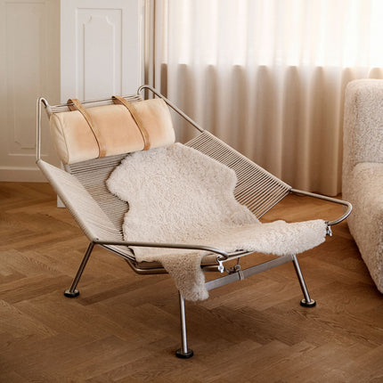 New Zealand saueskinn | Kort krøllet ull | Teppe 115 cm Svart