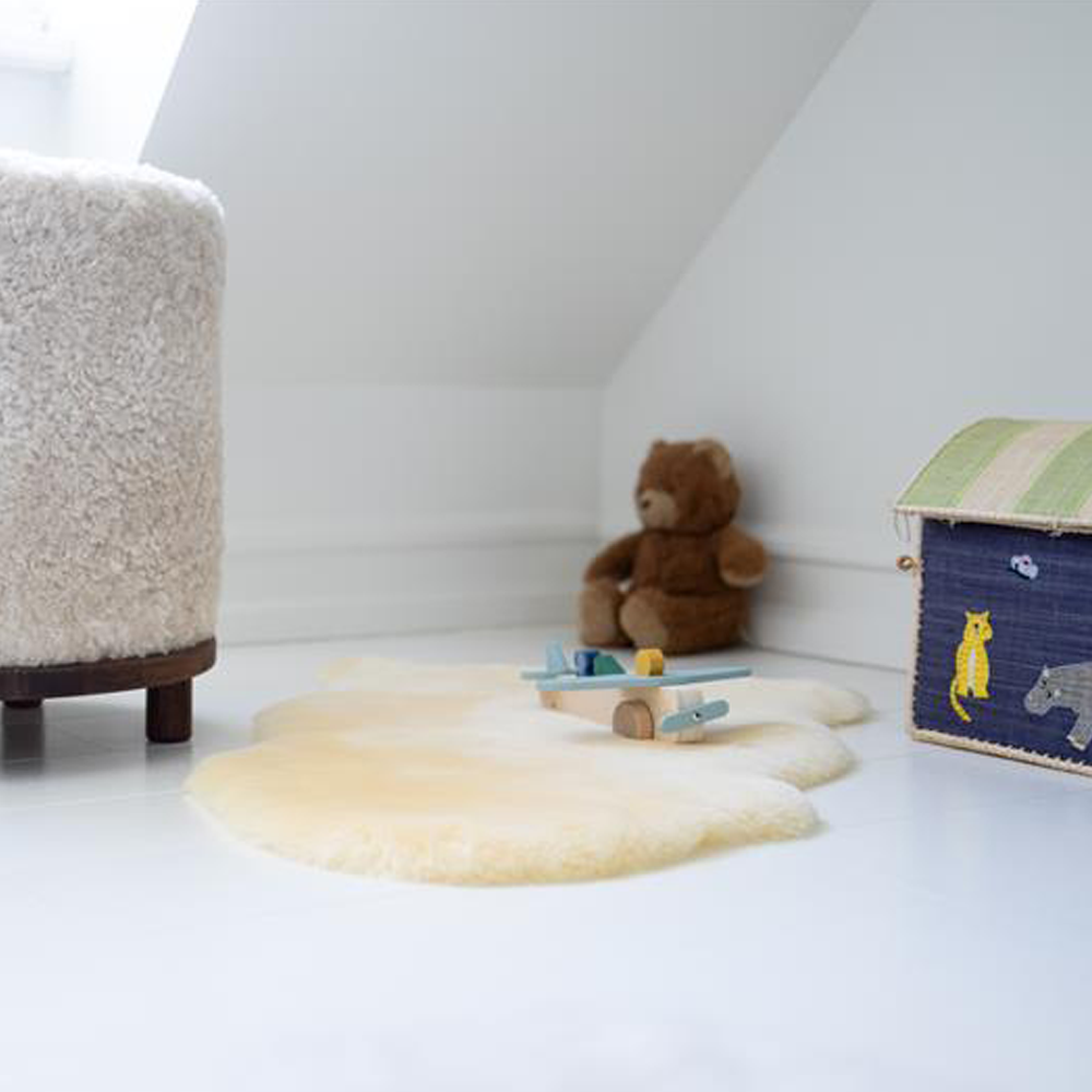 Baby saueskinn | kort ull | New Zealand | 80 cm Cream Gul
