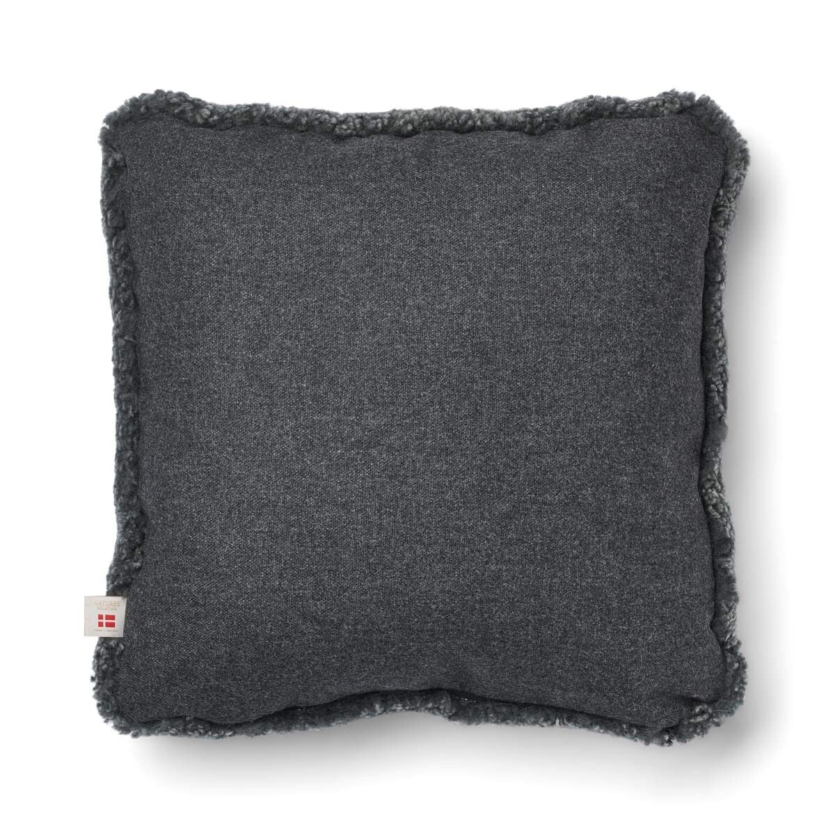 Classic Collection | Ullpute | Korthåret | 52x52 cm | 34x52 cm Mørkegrå / Grå