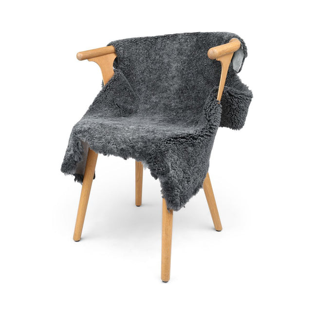 Saueskinn | Naturlig form | Kort ull | 90 x 60 cm