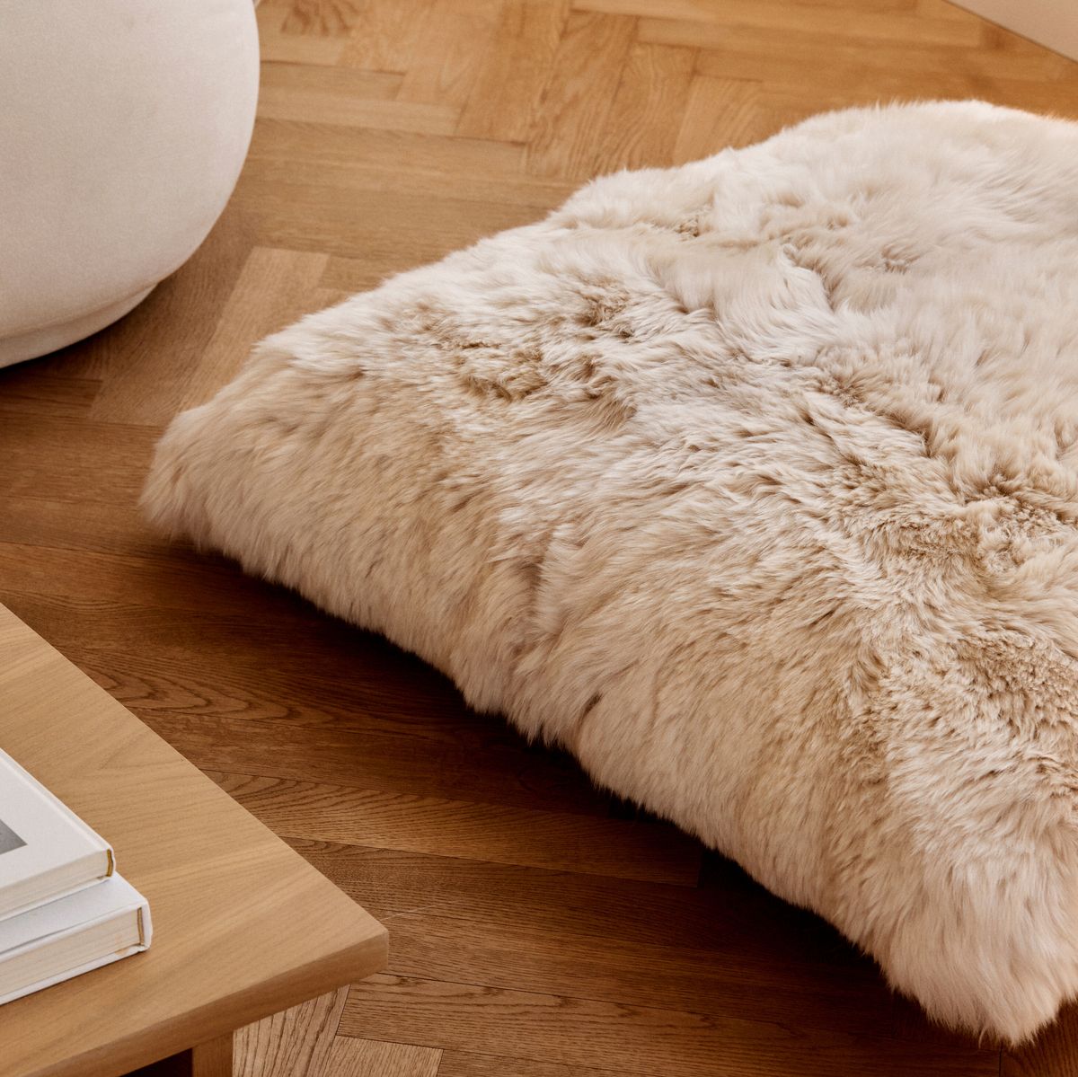 Maxi Float pute | Langhåret | New Zealand | 90x90 cm Svart