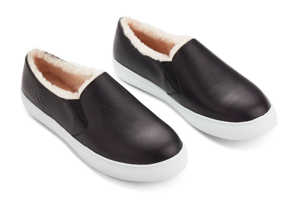 Low cut sneakers