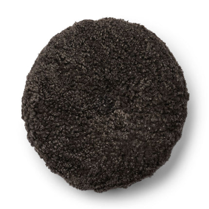 Saueskinnpute | Korthåret | New Zealand | Dobbeltsidig | Ø40 cm Cappuccino