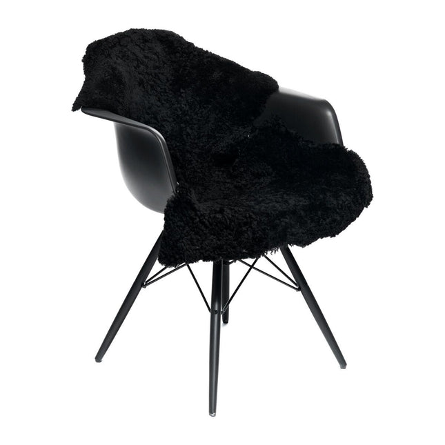 New Zealand saueskinn | Kort krøllet ull | Teppe 115 cm Svart