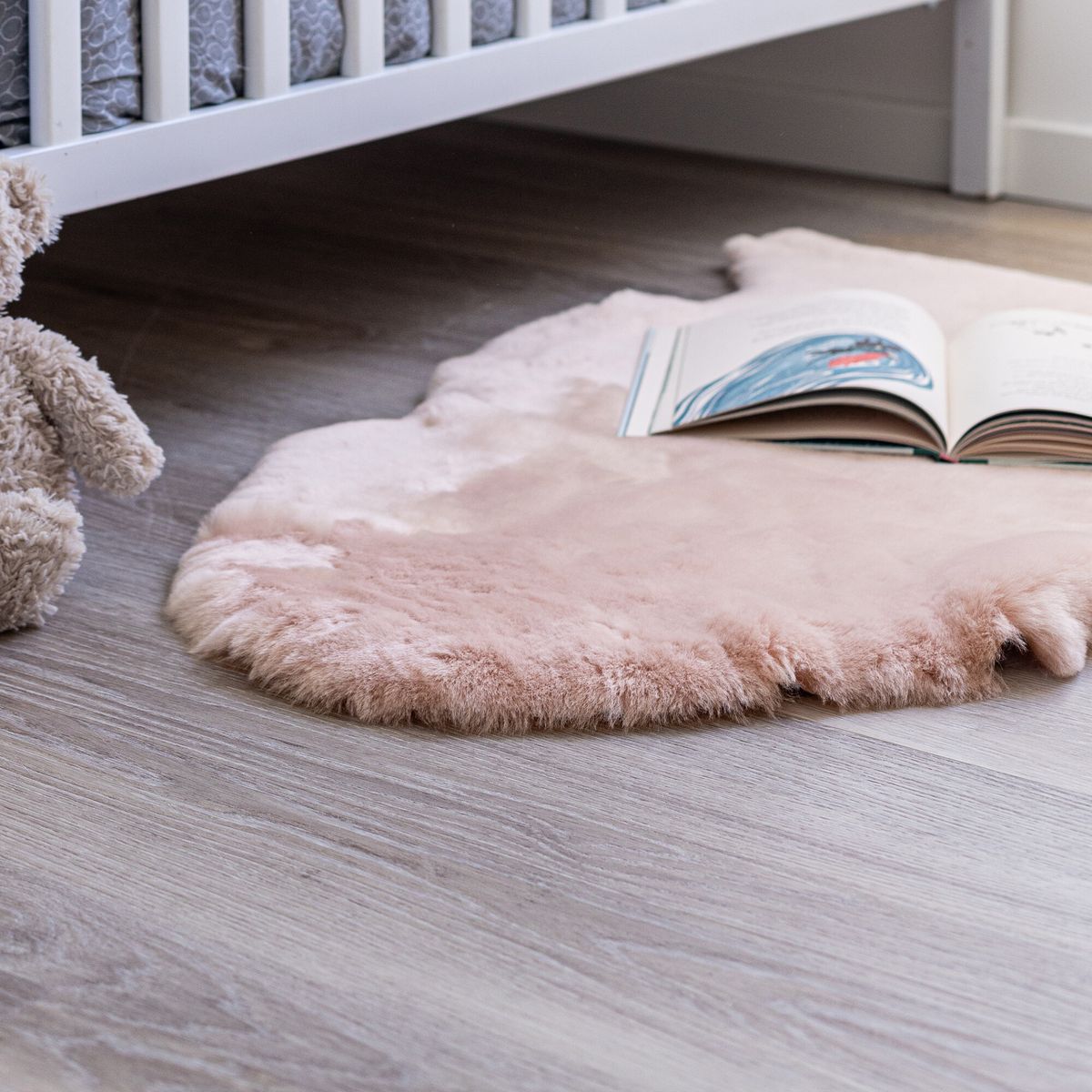 Baby saueskinn | kort ull | New Zealand | 95 cm Lys Rosa