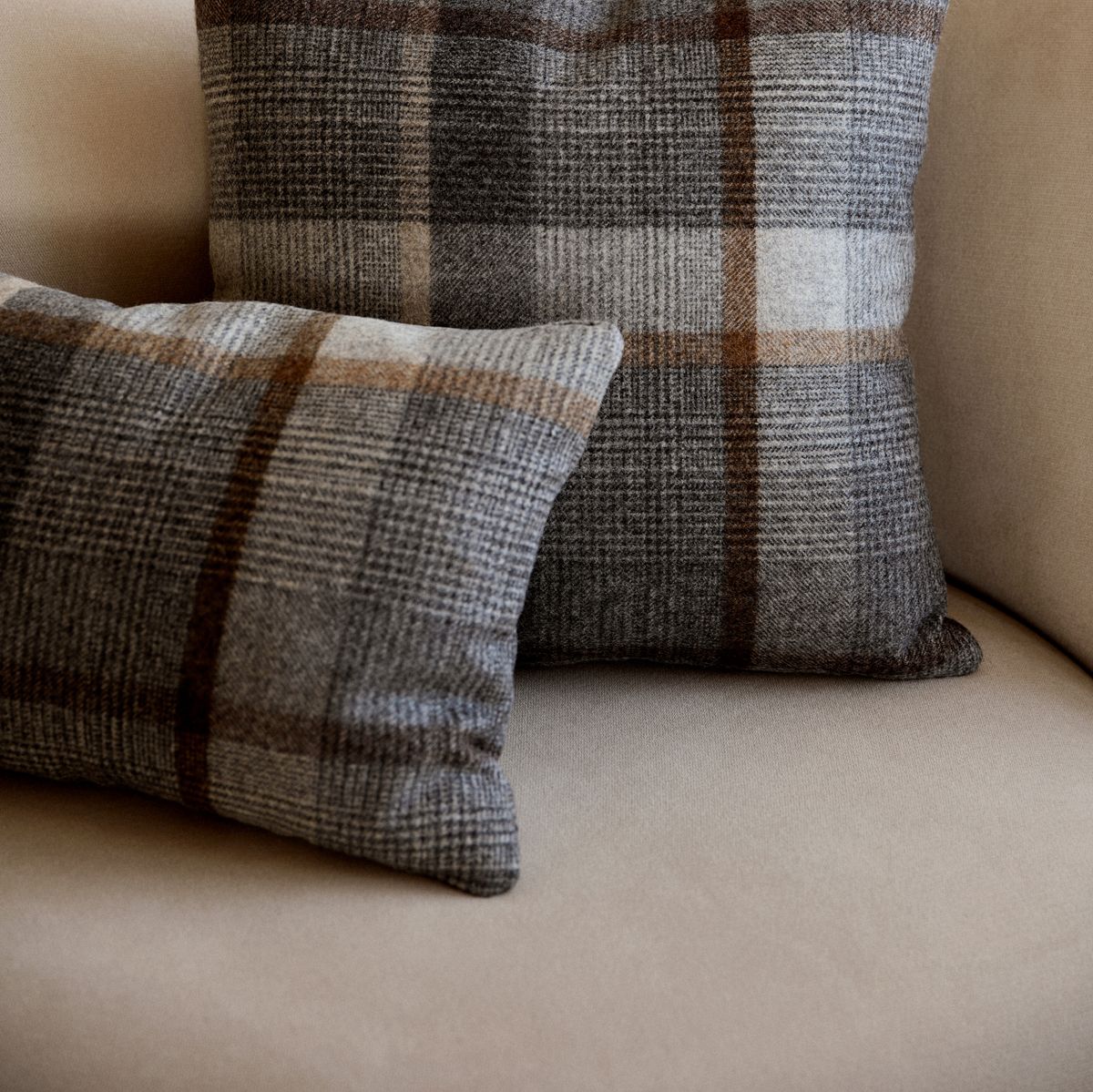 Checked Collection | Ullpute | Dobbeltsidig | 52x52 cm | 34x52 cm Kakao – Mørkebrun