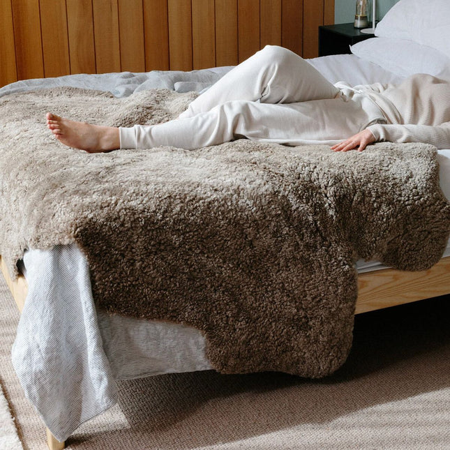 Korthåret lammeskinnsteppe | 180x110 cm (Bestselger) Taupe